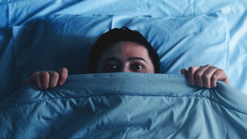 金縛り(睡眠麻痺)とは【部屋に幽霊がいる感覚】